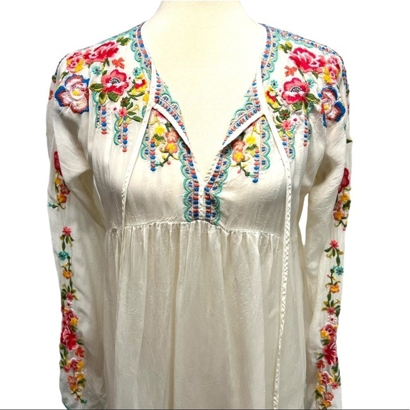 Johnny Was White Embroidered Floral Boho Peasant Top - Picture 2 of 10